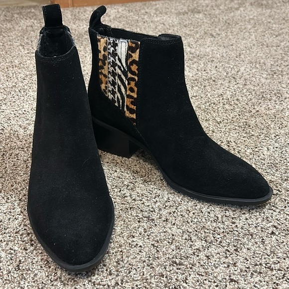 CROWN VINTAGE Tolana black suede animal print ankle booties size 8.5 - Picture 14 of 16